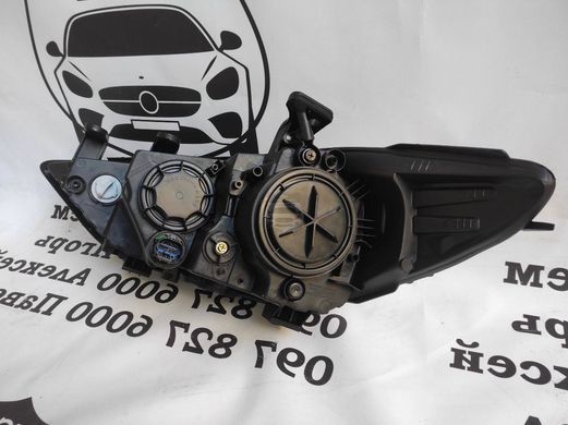 92102-F3000 HYUNDAI ELANTRA Фара Галоген права 2016-18