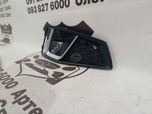 8W0807682BA AUDI A4 B9 Заглушка туманки права 2019-21