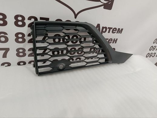 4M0890682A AUDI Q7 Заглушка протитуманки права S-line (ліцензія) 2020-23