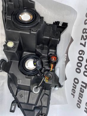 260106MA0A NISSAN ROGUE SPORT Фара права 2016-18