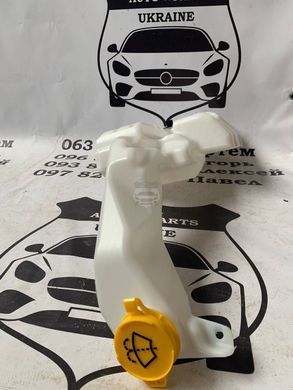 68225067AA JEEP CHEROKEE Бачок омывателя в сборе 2014-18
