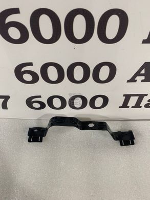 1104541-00-B TESLA MODEL 3 Кронштейн кріплення переднього підкрилка R 2017-23