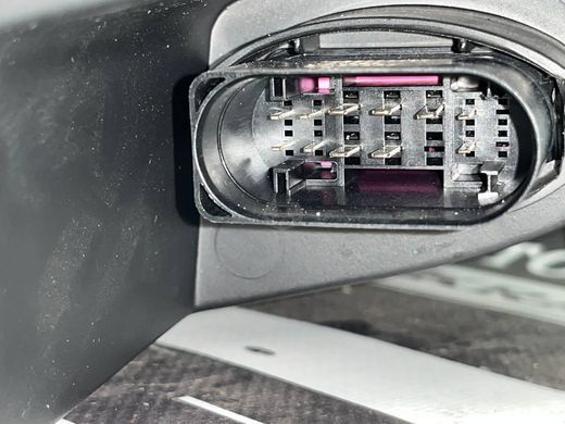 8W0941044B AUDI A4 B9 Фара правая XENON (лицензия) 2016-19